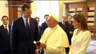 Felipe VI bromea con el Papa Francisco: "Los monaguillos primero"