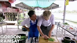 Gordon Ramsay Has A Cook Off In Thailand | Gordon's Great Escape