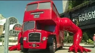 London double decker does push-ups