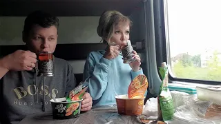 Знатно ПООБЕДАЛИ в ПОЕЗДЕ 🚄😋 | Чуть НЕ СОРВАЛА все КРАНЫ 🚰 | Чай с КУРИНОЙ ЛАПШОЙ 🍜☕