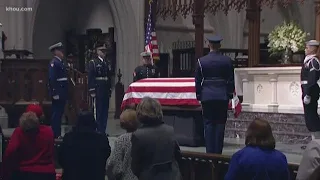 Mourners reflect on seeing President Bush lie in repose