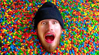 I Put 1 Million M&M's In My Friend's Room (Reddit Review #18)