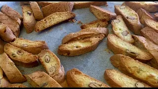 CANTUCCI biscotti: bis (twice) cotti (cooked) the Tuscan baker way? INGREDIENTS BELOW #Italyfood