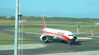 TAAG Angola Airlines 777-300ER Landing On Runway 01 At Cape Town International Airport 4K