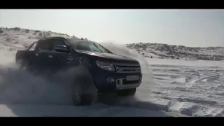 Ford Ranger vs. Toyota Land Cruiser на льду.