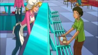 Undercover Lunch Lady | Totally Spies | Clip