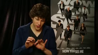 Jesse Eisenberg Does Some Magic From 'Now You See Me' - Univision Noticias