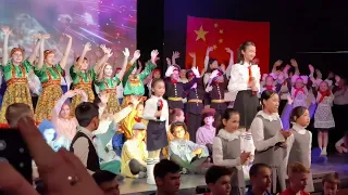 Сюй Мохань со сестренкой выступили на мероприятии  во имя дружбы Китая и России.