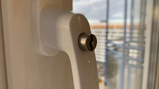 Как открыть пластиковое окно с детским замком если потеряли ключ