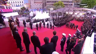 L'équipe du film The Dead Don't Die en haut des marches - Cérémonie d'ouverture Cannes 2019