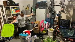 Decluttering and organizing a full and messy garage [Timelapse] #cleanwithme