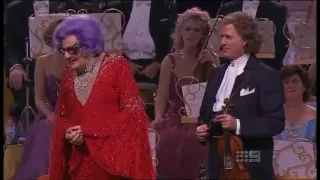 Dame Edna Everage (Andre Rieu)