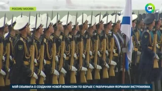 Московский ливень задержал выход президента Кыргызстана из самолета