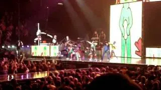 Madonna -Into The Groove- 11/11-Denver (Sticky & Sweet Tour)