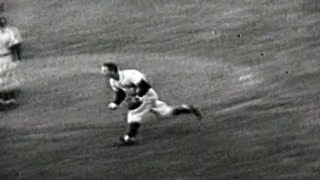 1952 WS Gm7: Martin makes running grab in infield