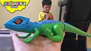 Scary LIZARD GECKO in our room! Toddler plays with robo alive pets snake lizard and toys zuru