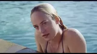 A BIGGER SPLASH - CLIP [HD] In piscina