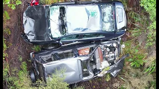 2 cars crash off the Desert Road - New Zealand