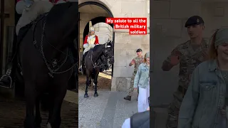 My salute to all the British military soldiers -TOURISTS Please “MOVE BACK” #kingsguard #horse