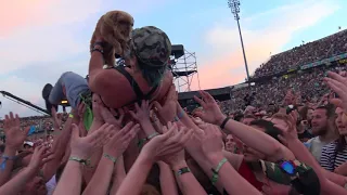 CROWD SURFING DOG!! ROCK ON THE RANGE 2018 Godsmack I Stand alone Sonic Temple