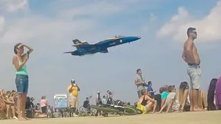 Blue Angels Sneak Pass Reaction Chicago 2017 ZOOM