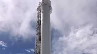 SpaceX видео CRS 1 Falcon 9 and Dragon установка на стартовую площадку