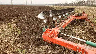 onLand ploughing with Kverneland PN100  9furrow