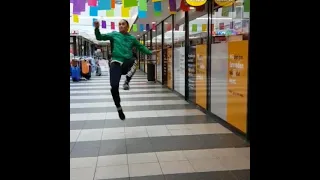 Daniel Bloem Berretty  High kick at shopping mall