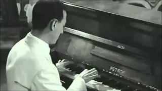 Renato Carosone - Tu vuo' fa' l'americano (original,1956,HQ,live,Eng video lyrics)
