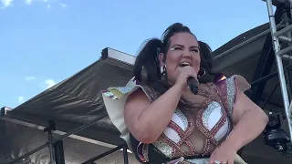Netta - I Love My Nails (Live at NYC Pride, 6-25-22) (4K HDR, Front Row)
