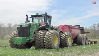 Big TRACTORS Spreading Manure