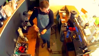 Как делают арахисовый раф (сникерс кофе) в кофейне Кафедра кофе в Коньково