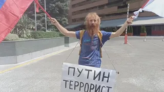 Как Хоббита Отшельника в Ереване с митинга выгнали