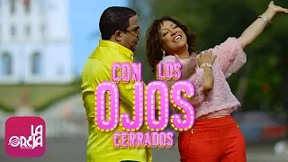 Milly Quezada, Hector Acosta "El Torito" - Con Los Ojos Cerrados (Video Oficial)