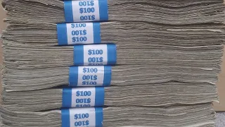 What does $1000 in 1 bills look like?