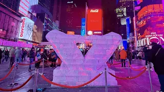 Valentine’s Day in New York City Times Square Night Walk [4K]