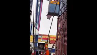 Lashing container ship