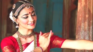 KIRTANIYAS - Radhe Jaya Jaya Madhava Dayite  - Vrindavan, India 2014