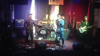 Bhool ma bhulyo rabin and looza cover by illuminate band at buzz pub and restro