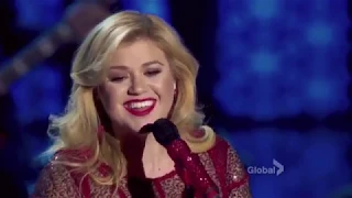 Kelly Clarkson’s Cautionary Christmas Music Tale HD