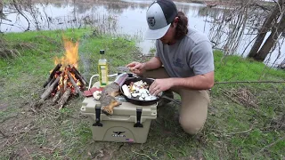SQUIRREL hunting next to the BRAZOS RIVER!! (catch clean cook)