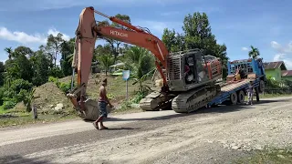 Excavator Turun dari Truck Trado