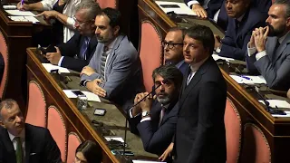 Crisi di governo, Renzi per attaccare Salvini cita il Vangelo in Aula