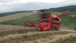 Deutz-Fahr M1080 Combine Harvester Harvesting Wheat