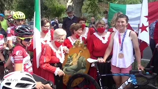 Olimpiadi, la festa a sorpresa di Ornavasso per il bronzo di Elisa Longo Borghini