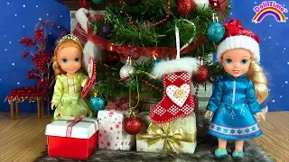 Christmas ! Elsa and Anna - Santa gifts -Tree decoration - Sledding
