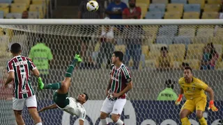 GOLAÇO DO RONY DE BICICLETA VS FLUMINENSE FILMADO DE DENTRO DO CAMPO