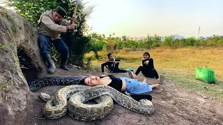 BEWARE: A Snake Lay Eggs and ATTACKED GIRLS - 3 Brave Hunters Team Up to Confront it! Wild Hunter TV