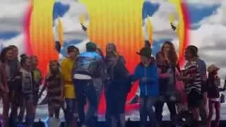 Pharrell Williams - Happy - Isle of Wight Festival 2015