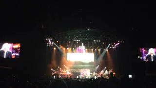 Barry Gibb - Spicks & Specks (Mythology Tour O2 Arena)
